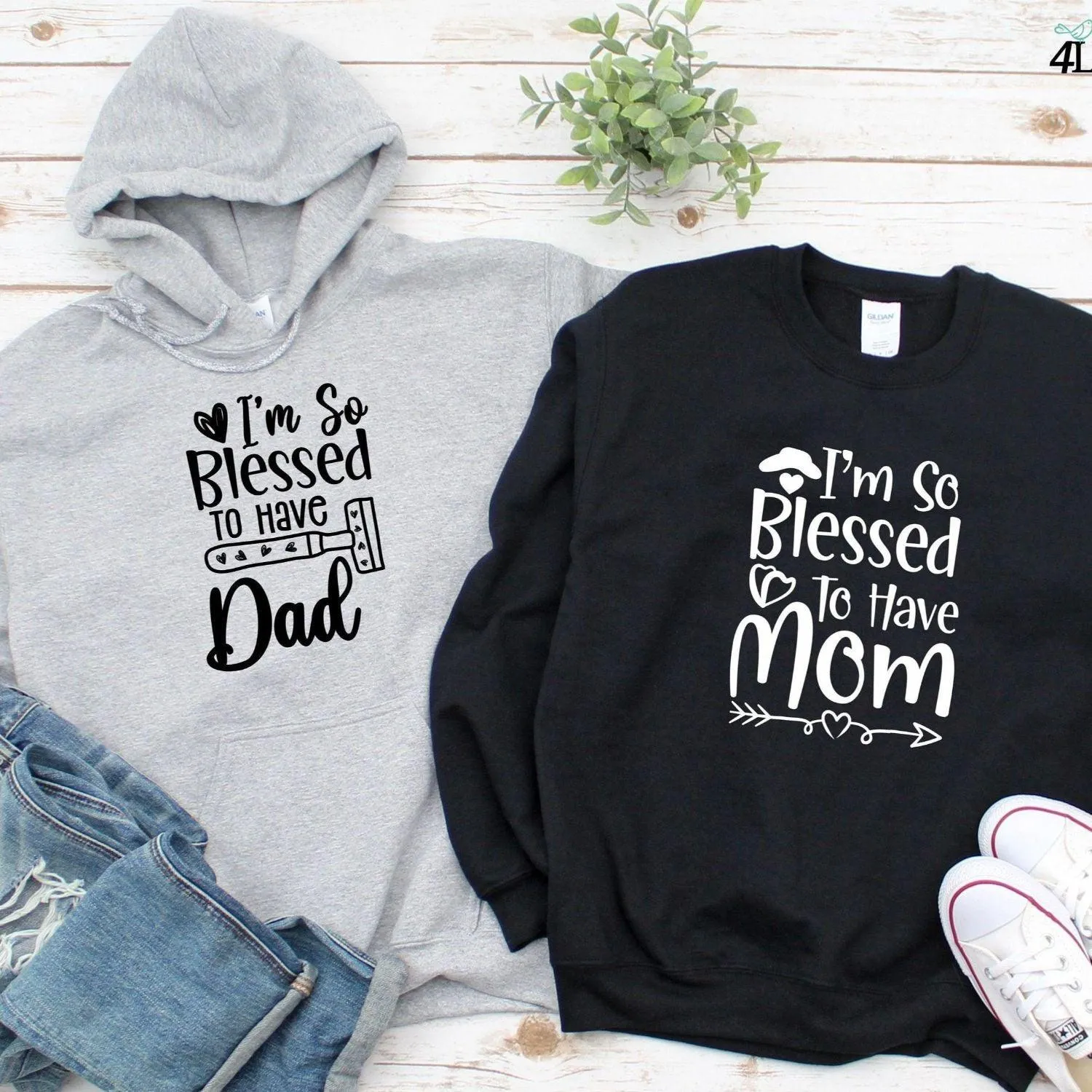 Matching Set: Dad/Mom Hoodie & Lovers T-shirt - Perfect Gift Idea for Couples & Parents!