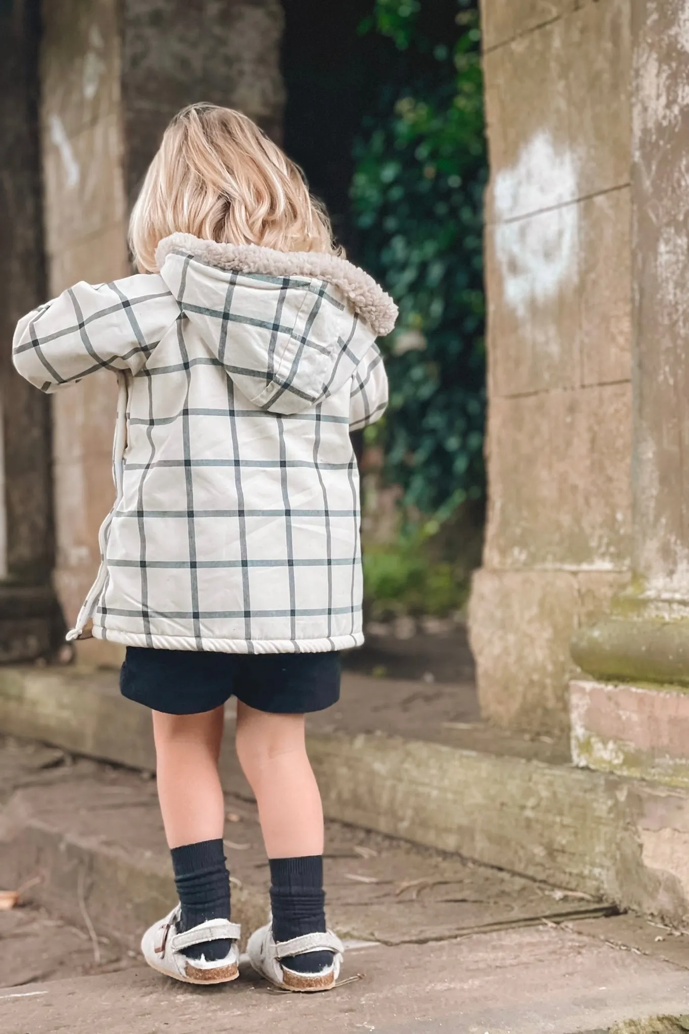 "Camden" Ecru Checked Hoodie & Black Shorts